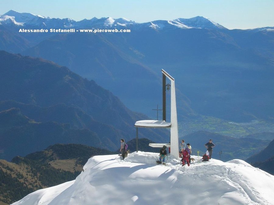 06 Cappella Savina e vista sulla valle.JPG